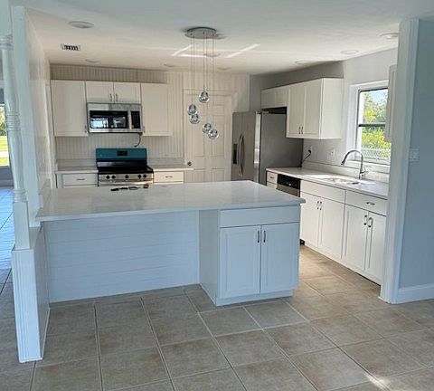 2nd image of 272 Annapolis Ln