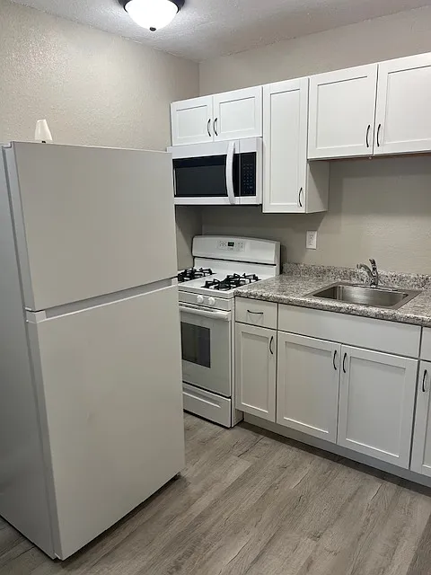 2 bed, $1,050 — Photo 3