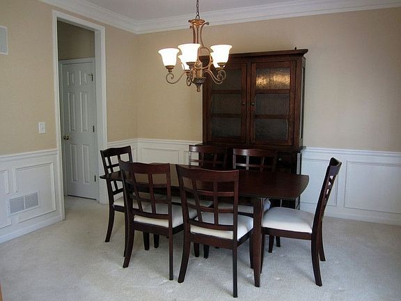 3rd image of 2582 Hillgrove Dr