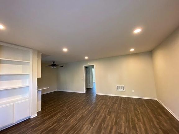 5th image of 1060 Vale Terrace Dr #24