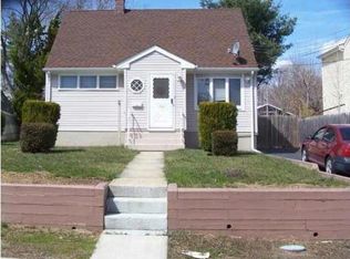 302 Edgeview Rd, Keyport, NJ 07735