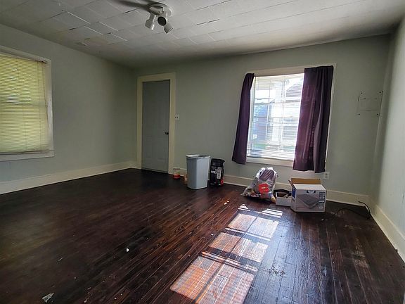 3rd image of 117 Eastview Dr #119