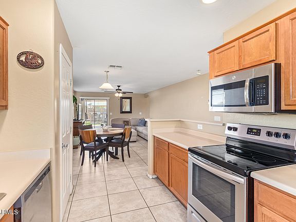 5th image of 985 W Vineyard Plains Drive