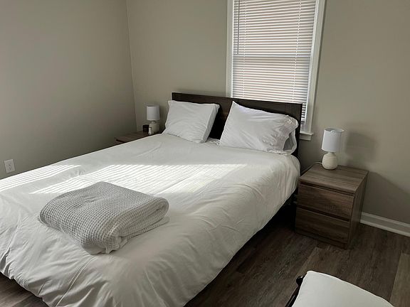 3rd image of 304 Academy Dr