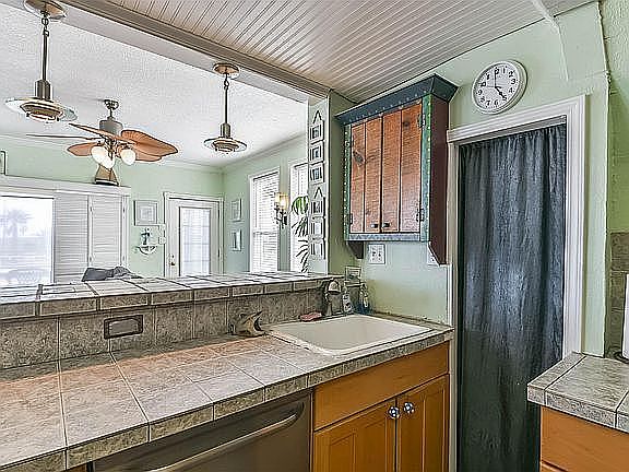 5th image of 4702 Jamaica Cove Rd