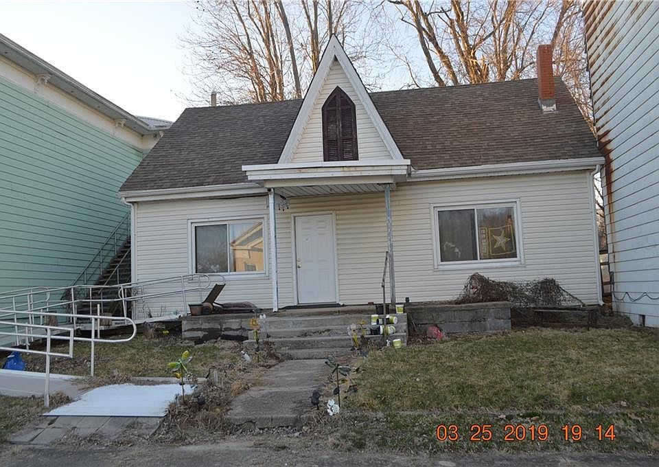 2nd image of 211 W Main St