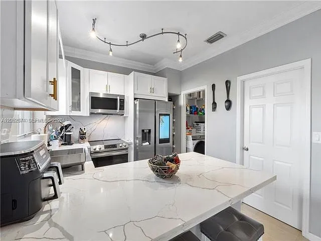 4960 SW 136th Ave — Photo 1