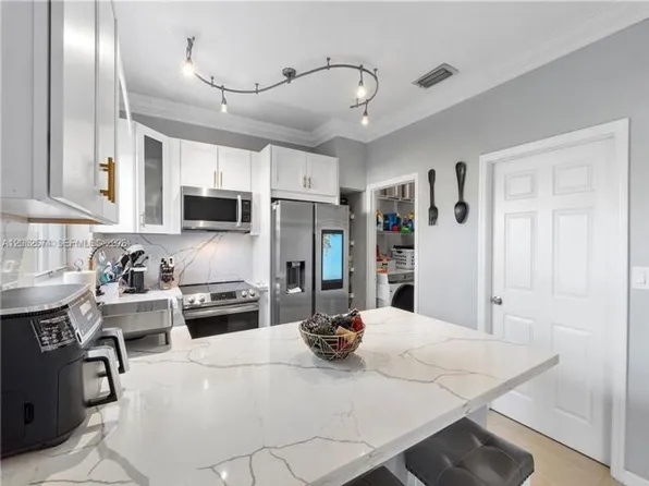 4960 SW 136th Ave, Hollywood, FL 33027