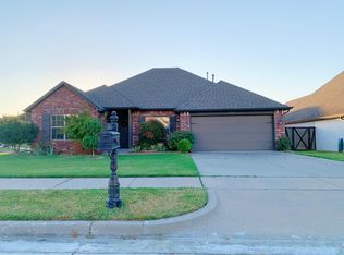 2454 S Narcissus Ct, Broken Arrow, OK 74012