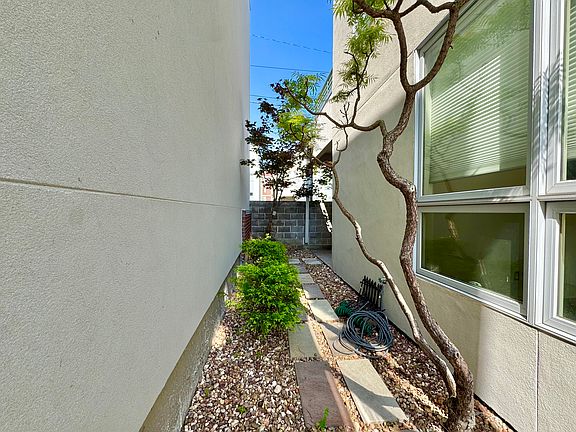 4th image of 527A Oak St #A