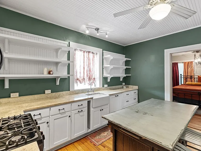 605 W Schubert St — Photo 3