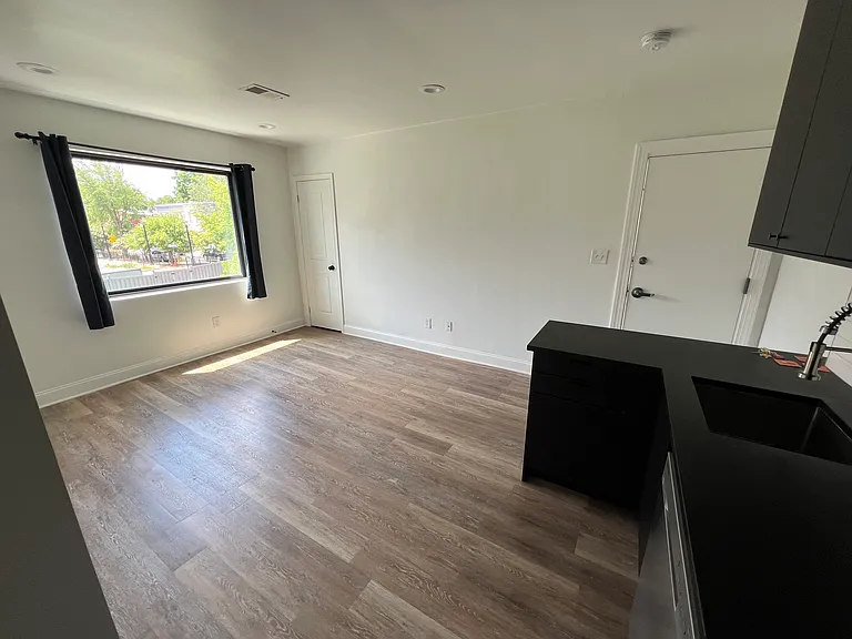 239 12th Pl NE #3 — Photo 8