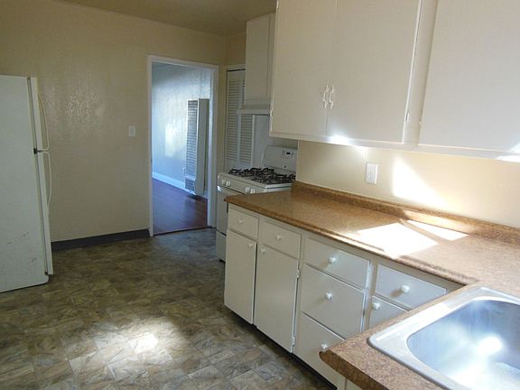3rd image of 439-441 Alden St #222
