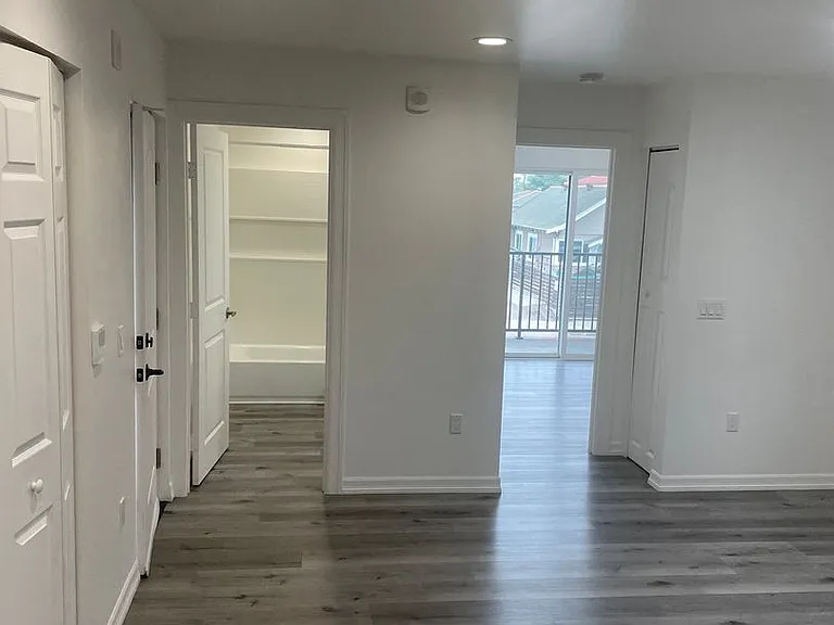 Highland Pacifica Apartments — Photo 14