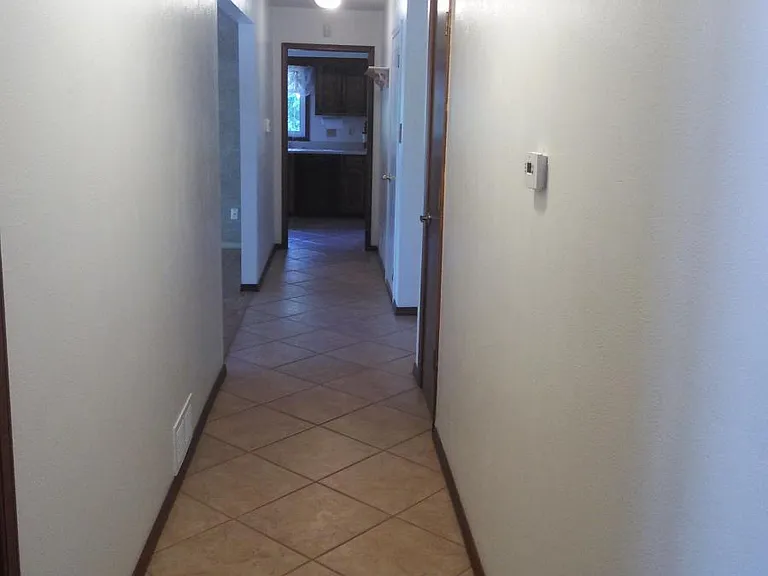 8105 Curry Ave NE — Photo 5