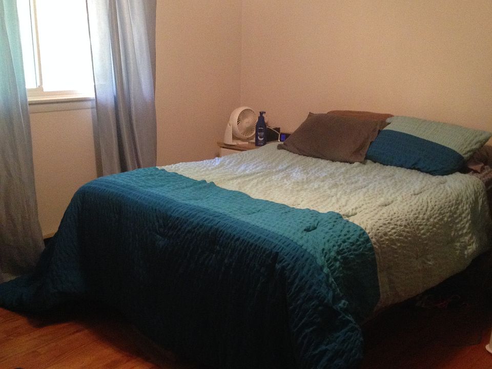 2nd image of 405 Noank Ledyard Rd APT 1