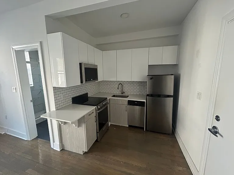11 Queensberry St #11 — Photo 1