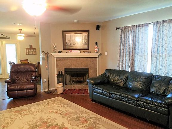 4th image of 220 Equestrian Dr