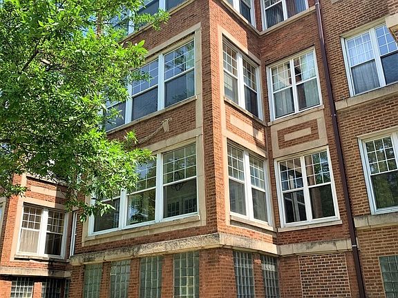 3rd image of 4715 S Drexel Blvd APT 1S