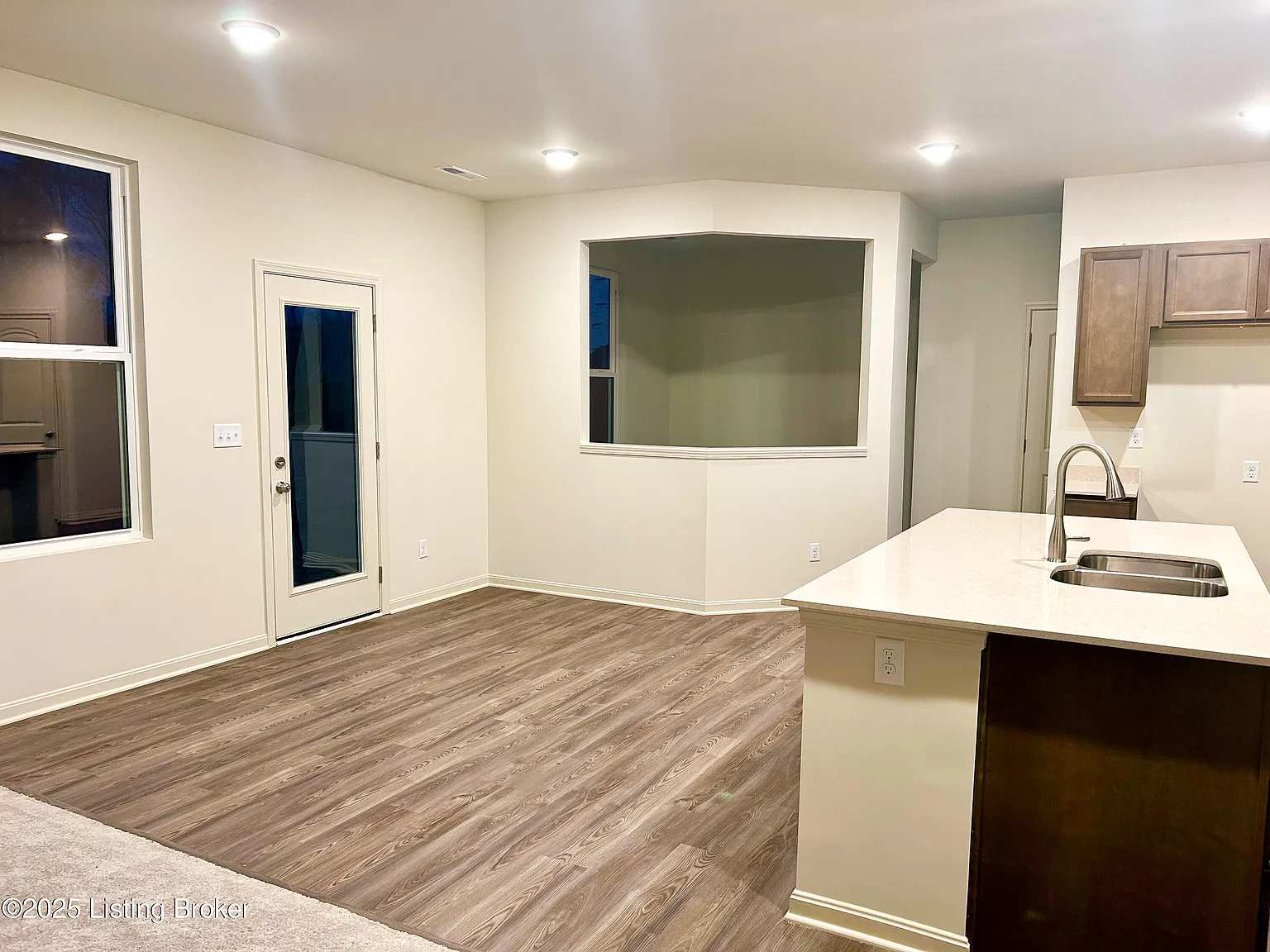 4 bed, 2.5 bath, 2602 sqft, $2,600 — Photo 4