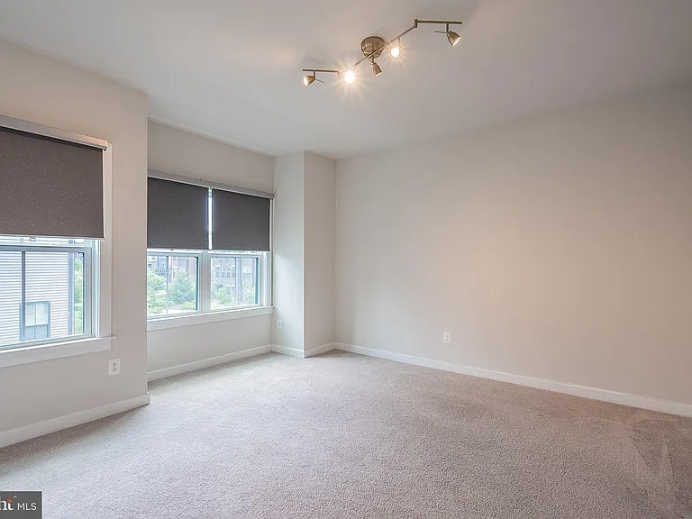 13001 Hattontown Sq — Photo 39