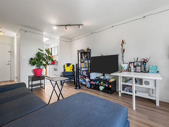 5th image of 1177 Howie Ave #313