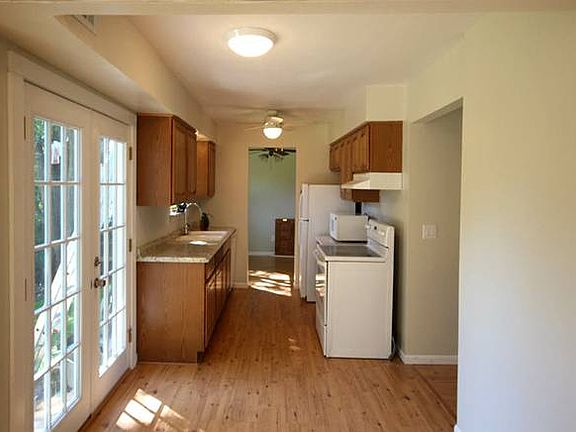 4th image of 2717 Foster Ave