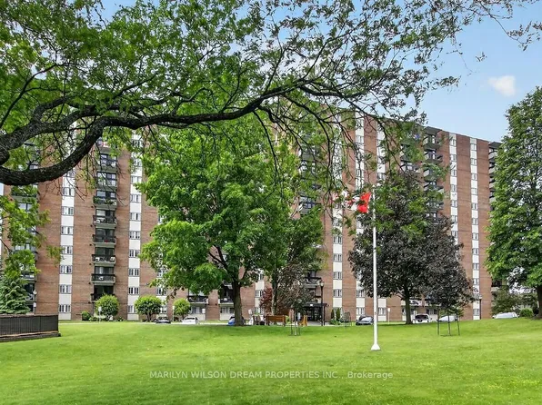1505 Baseline Rd #709, Ottawa, ON K2C 3L4