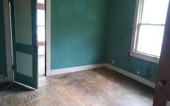 2nd image of 3623 Roberts St