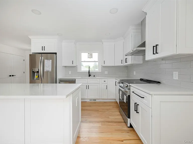 7441 S Broadway — Photo 4