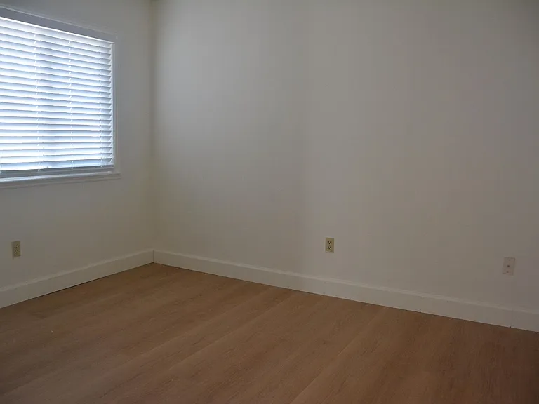 2221 Lynbrook Dr — Photo 18
