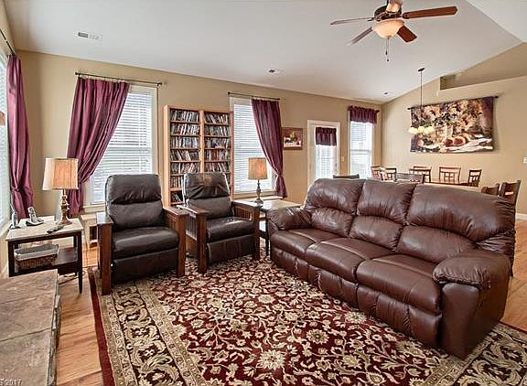5th image of 61 N Springs Dr