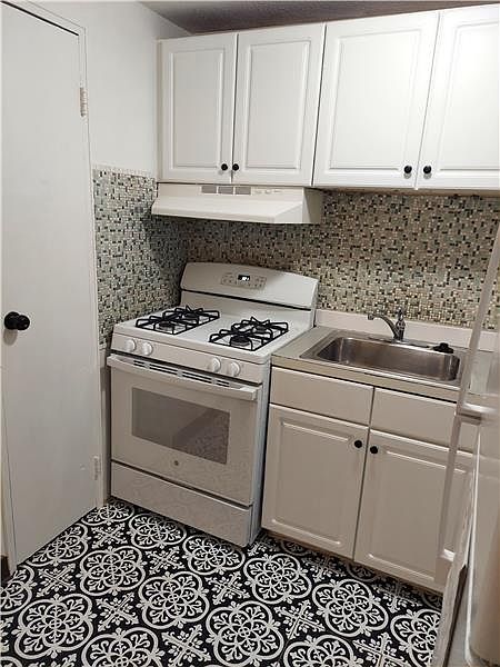 1st image of 332 Copeland St