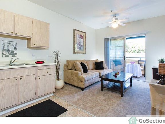 4th image of 2094 Forest Ave #1