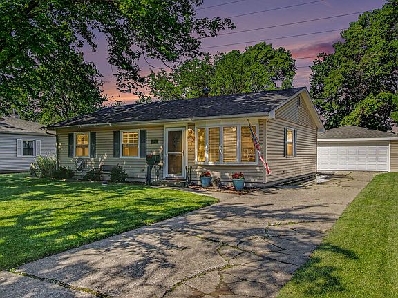 4th image of 8016 Gordon Pl
