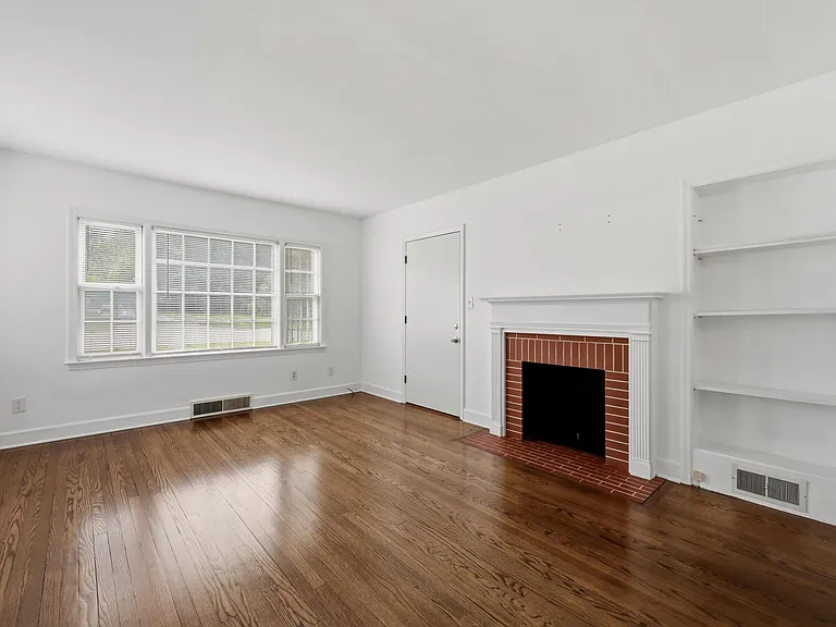 1911 Fontaine Rd — Photo 4