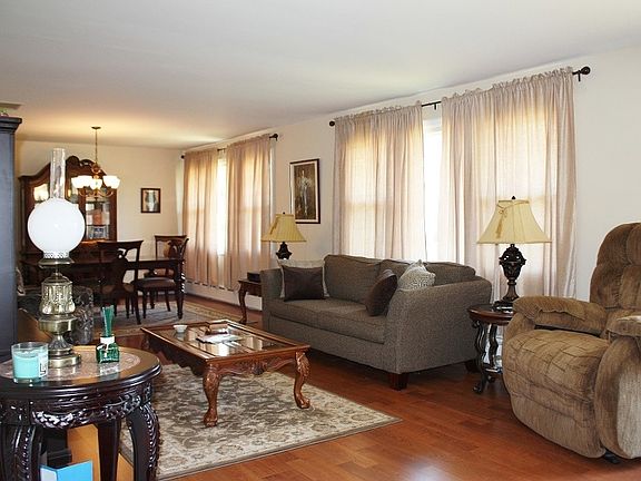 5th image of 1020 Saint John St