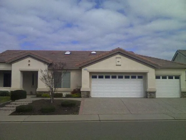 960 Yosemite Ln