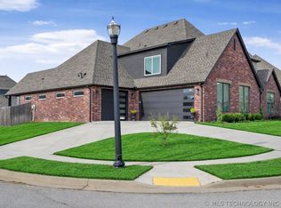 406 N 84th Pl, Broken Arrow, OK 74014