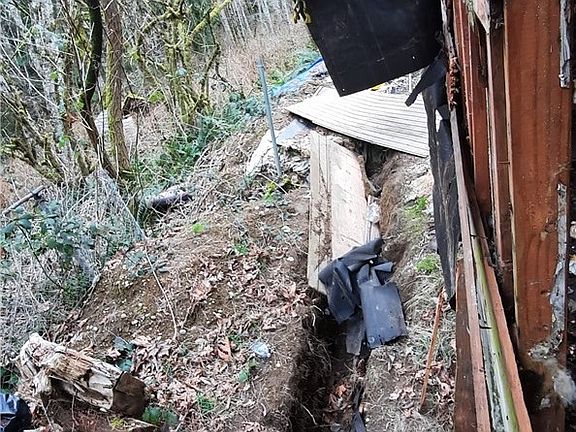 4th image of 1651 California Ave SE