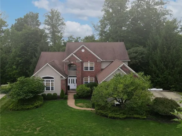 1225 River Run Dr, Macedonia, OH 44056