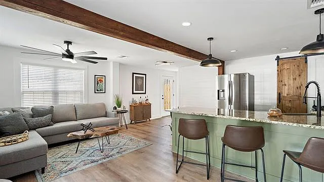 2 bed, 1.0 bath, 986 sqft, $3,000 — Photo 3
