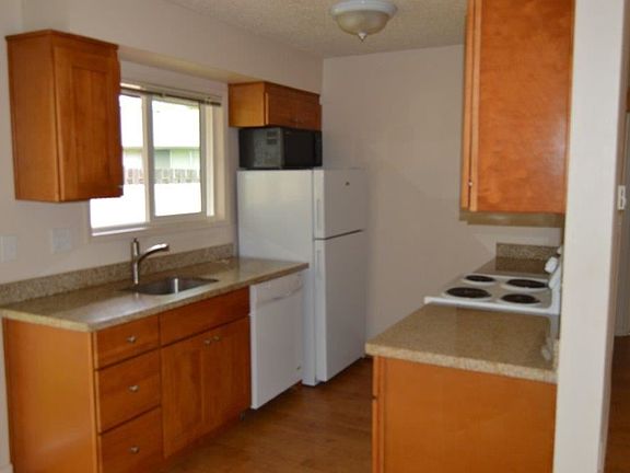 2nd image of 1649 NE Barberry Dr APT 14