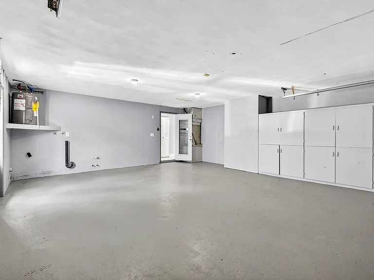 8214 Medford Dr — Photo 14