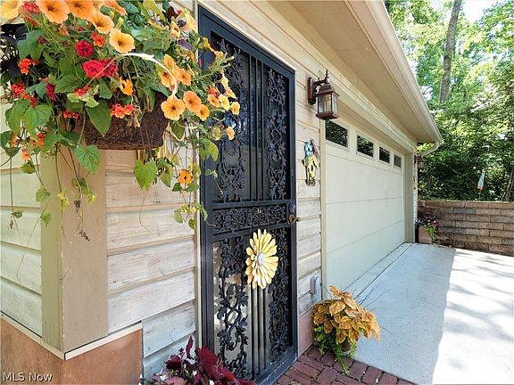 5th image of 46 Briarwood Dr