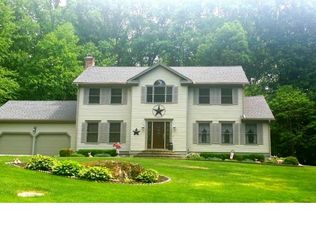 3 Laura Ln, Oxford, CT 06478