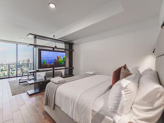 5th image of 401 Biscayne Blvd #Id1232260p