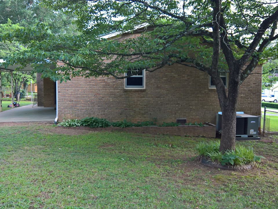 2nd image of 150 Belvedere Dr