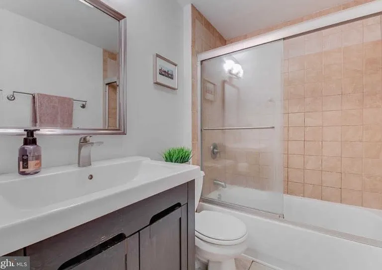 1409 E Clement St — Photo 18