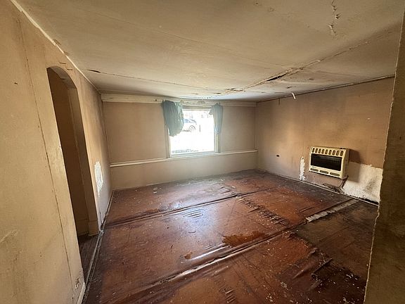 5th image of 68 E Main St